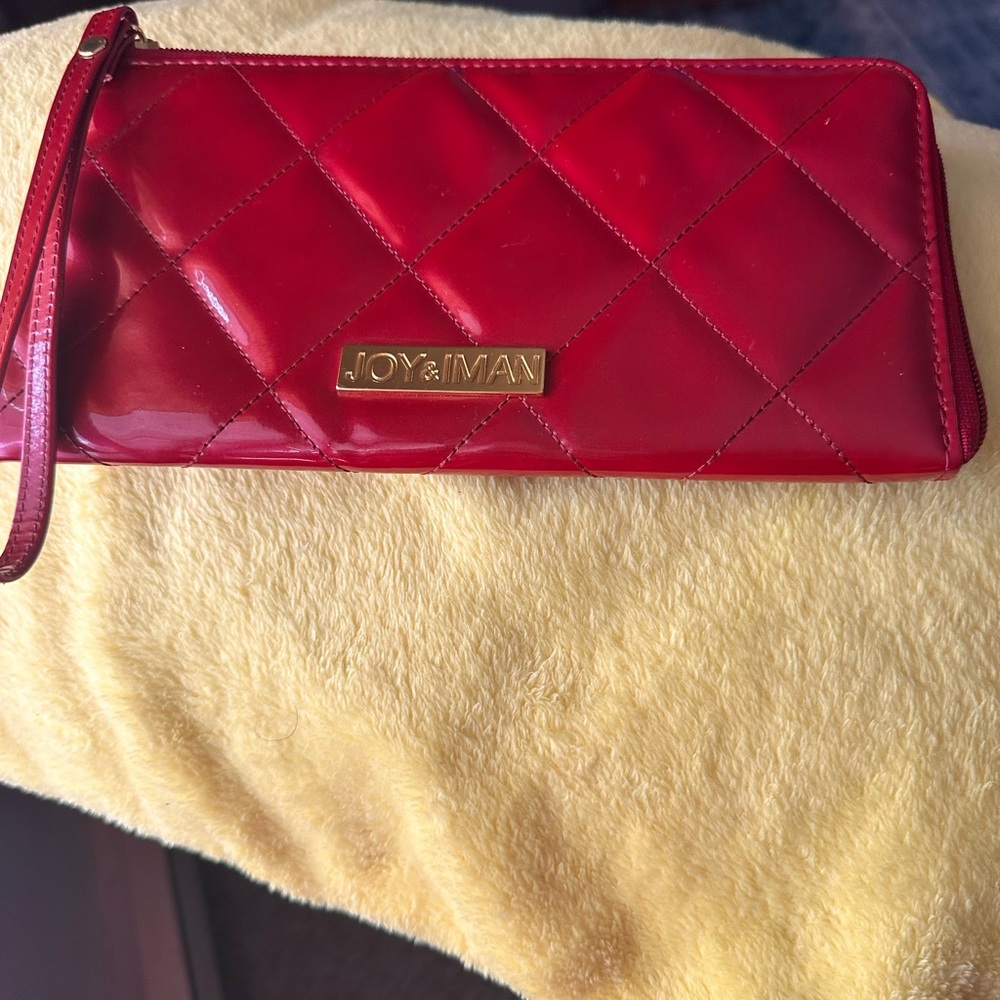 Joy & Iman Glossy Red Quilted wristlet - Picture 4 of 13